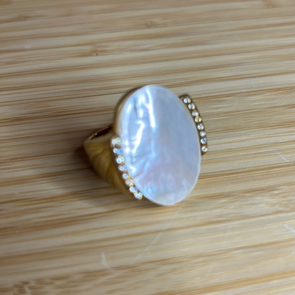 Vintage Oval Mother of Pearl Ring